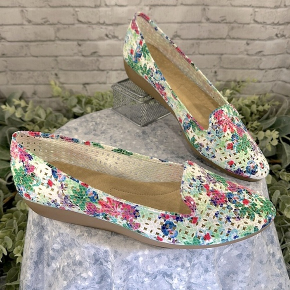 A2 by Aerosoles “Parchment” White Floral Perforated Comfort Flats WMS 10M💐NWOT
